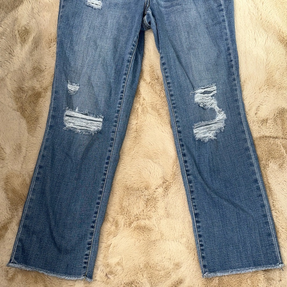 Universal Thread Light Blue Distressed Cropped Jeans - Picture 2 of 9